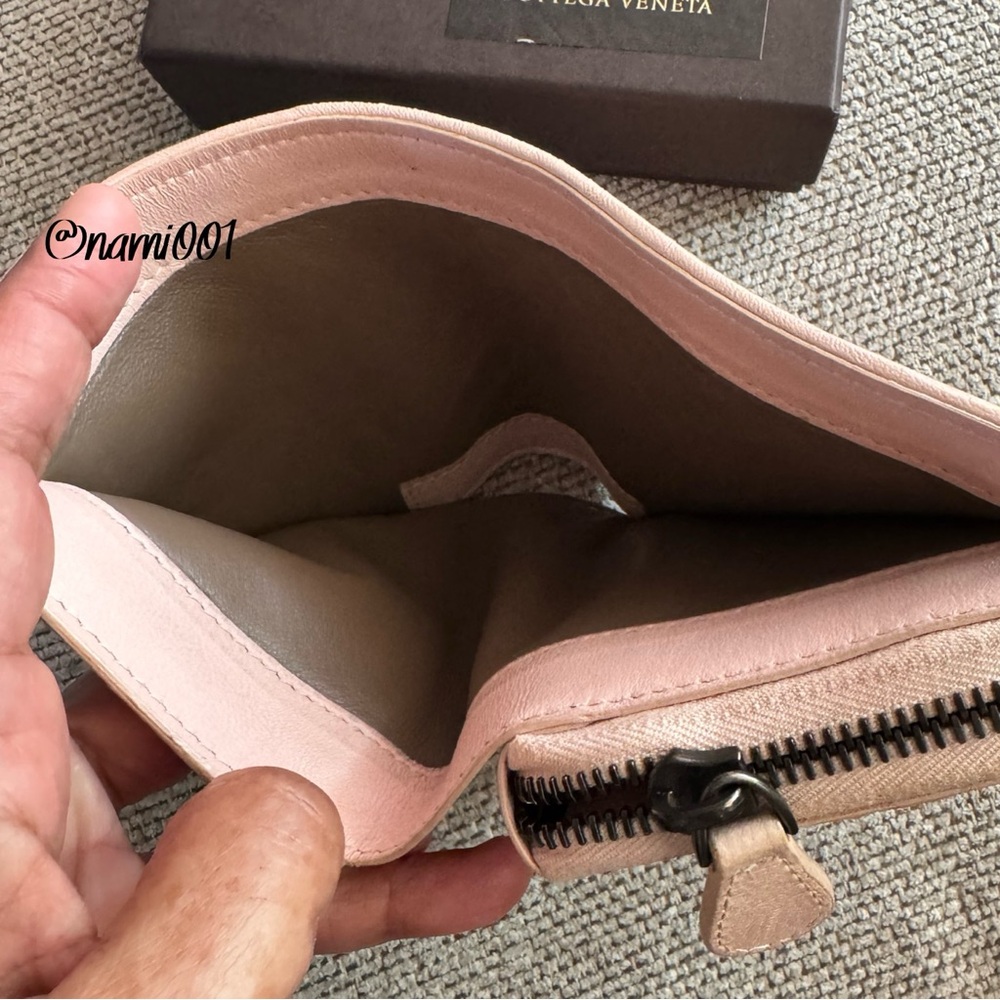 Bottega Veneta Blush Woven Leather Wallet - Picture 6 of 11